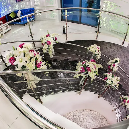 Demonti Otel 4*